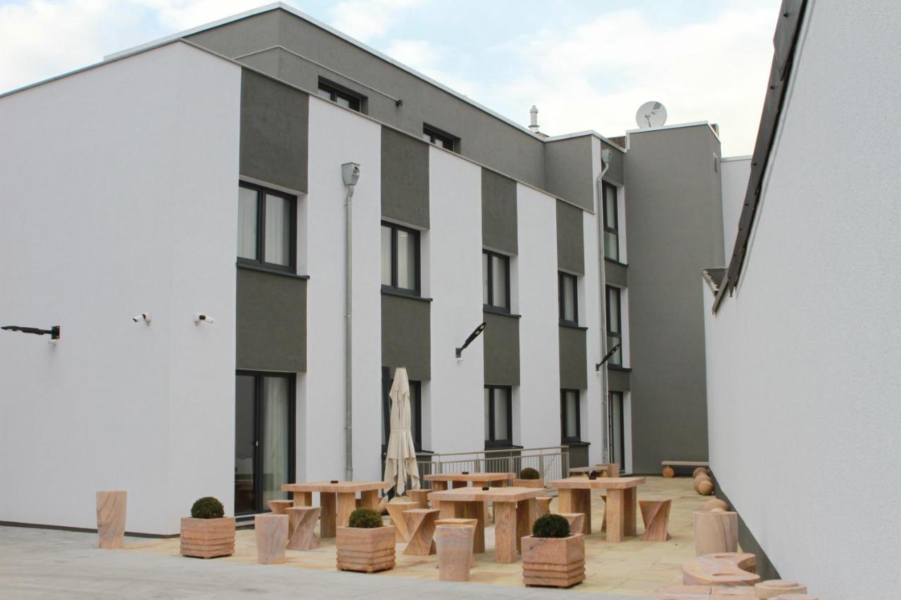 Hotel Naam & Frankfurt City-messe Airport 3*