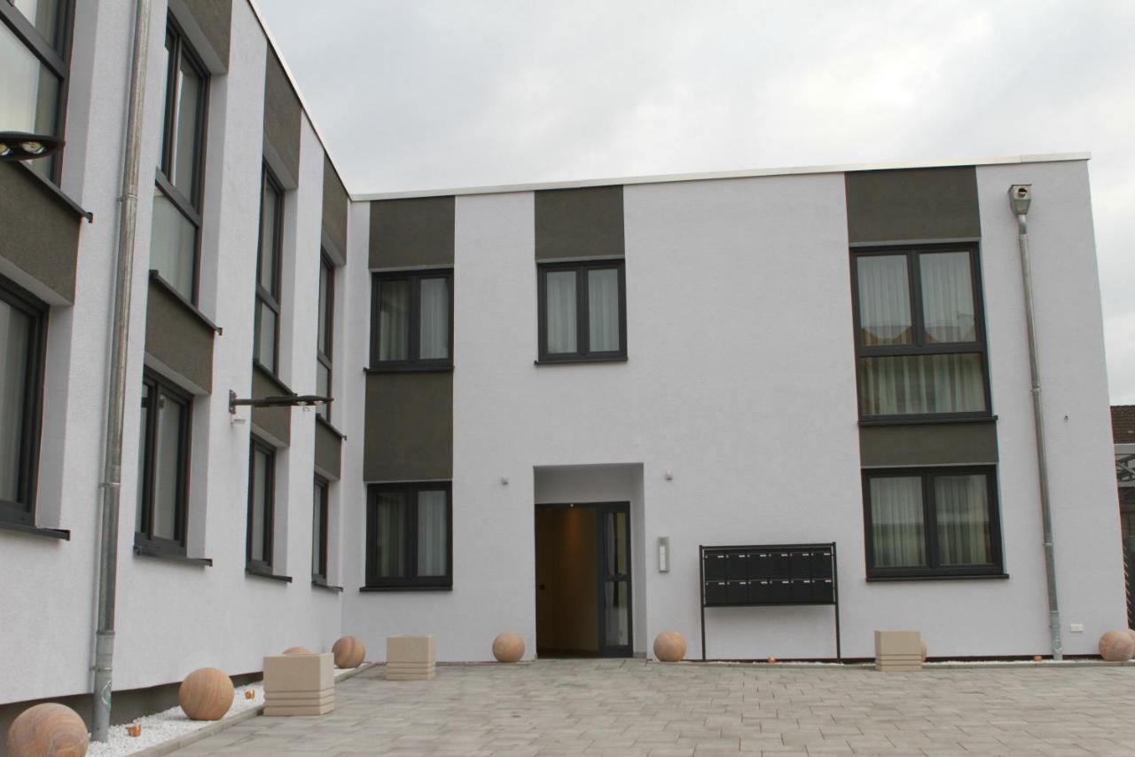 Hotel Naam & Frankfurt City-messe Airport