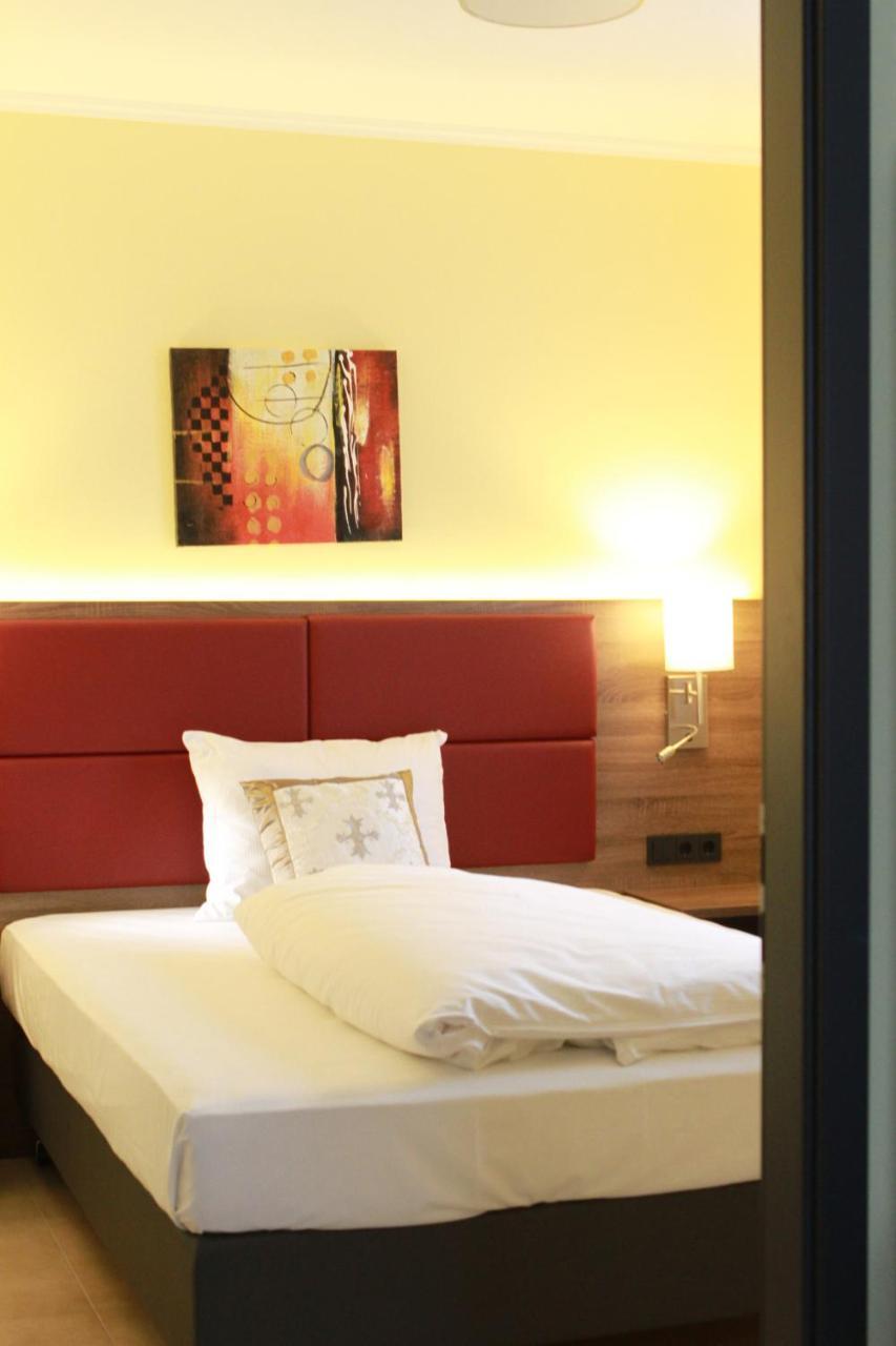 Hotel Naam & Frankfurt City-messe Airport