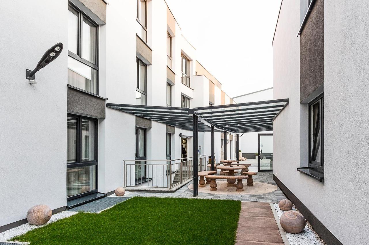 Naam & Frankfurt City-messe Airport Hotel
