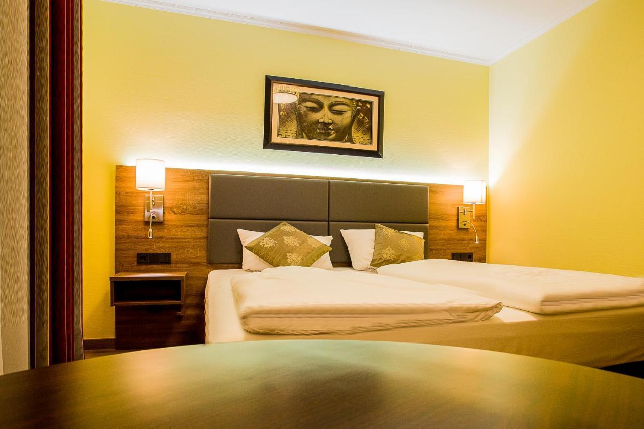 Naam & Frankfurt City-messe Airport 3*