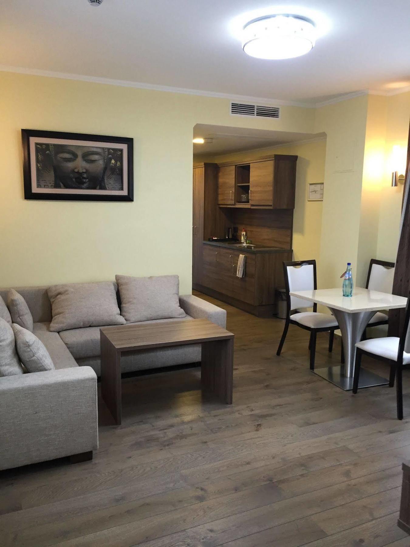 Naam & Frankfurt City-messe Airport Hotel Francoforte sul Meno